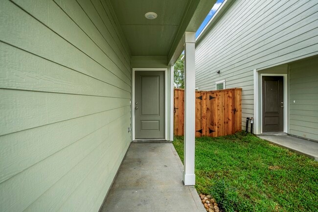 Building Photo - 21443 Carosella Dr