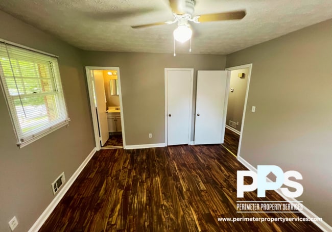 Building Photo - 6999 Knollwood Dr