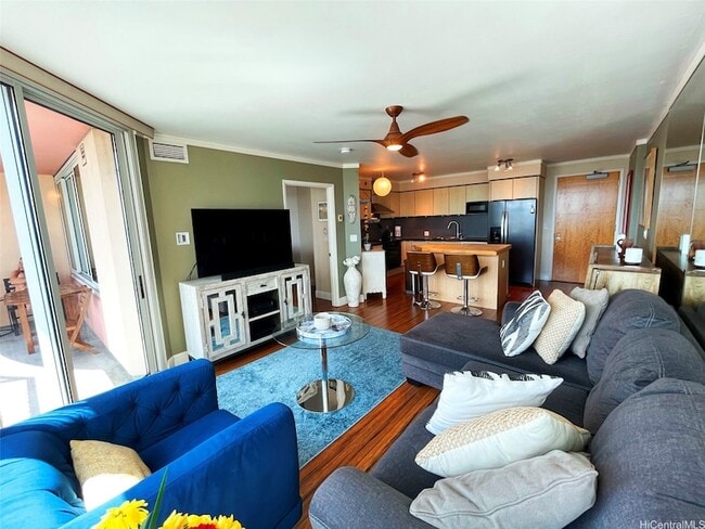 Building Photo - 801 S King St