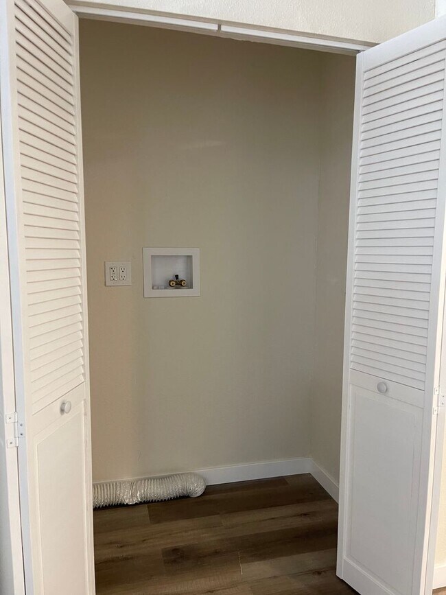 Building Photo - 4870 LongBranch