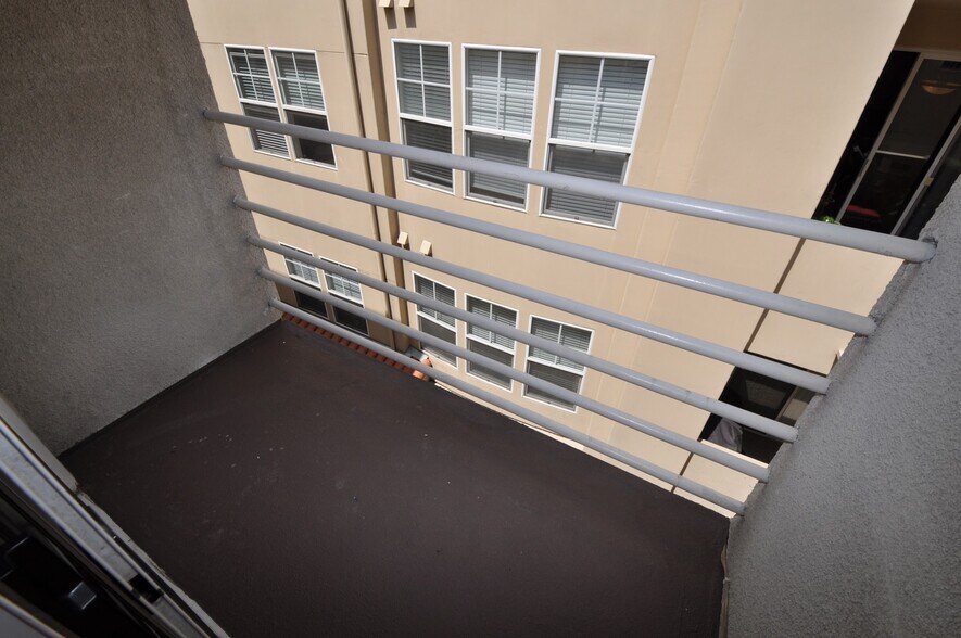 Building Photo - 11315 Moorpark St