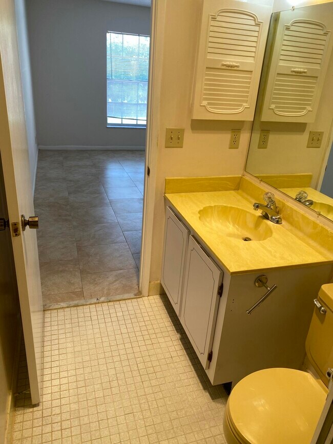 Building Photo - 442 Franconia Cir