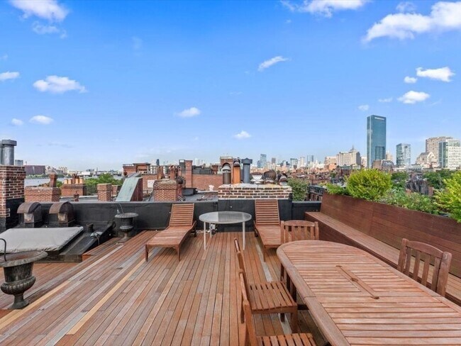 Building Photo - 458 Beacon St