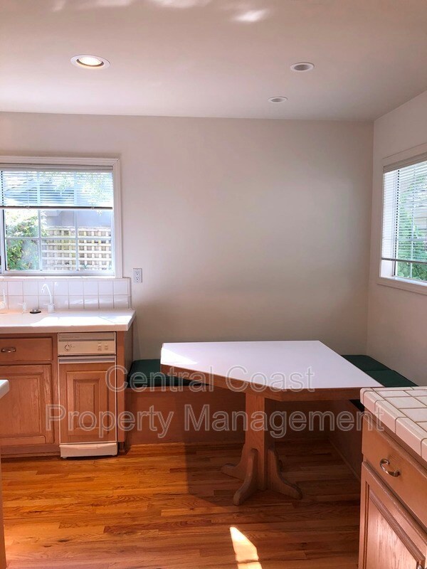 Building Photo - 2884 Sloat Rd