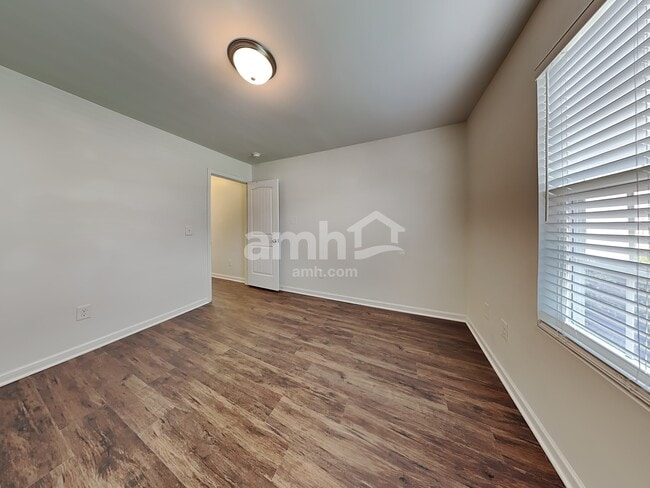 Building Photo - 5306 Ian Dr