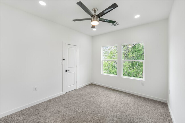 Building Photo - 6809 Fairway Dr