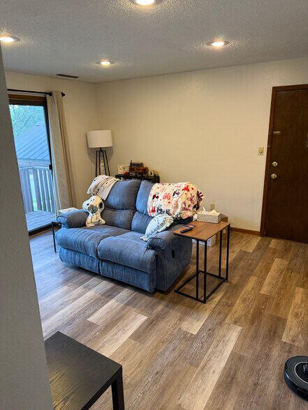 Living room with patio door to deck - 807 5th St NW