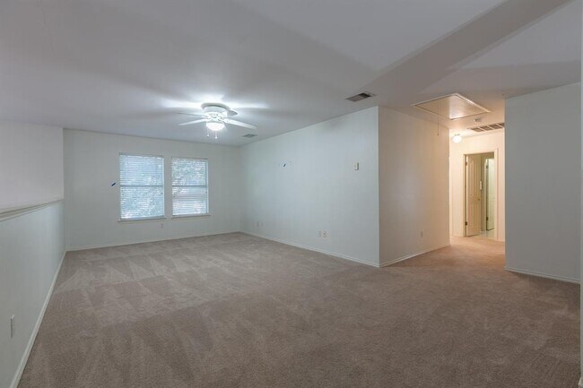 Building Photo - 2308 Sandra Dr