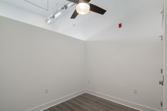 Interior Photo - 1705 Jackson St
