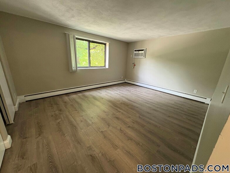 Building Photo - 16 Whites Ave