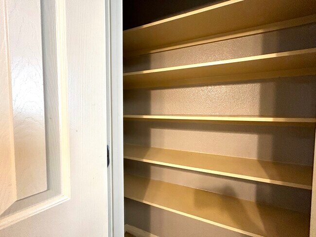 Building Photo - 1707 Chestnut Ave