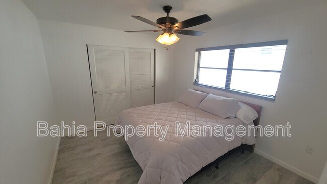Building Photo - 215 Meadowcross Dr