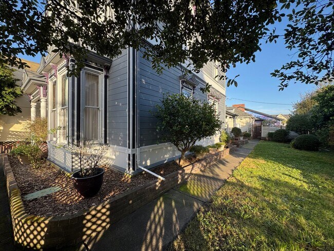 Building Photo - 801 Summer St