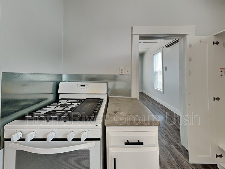 Building Photo - 646 S 1000 W