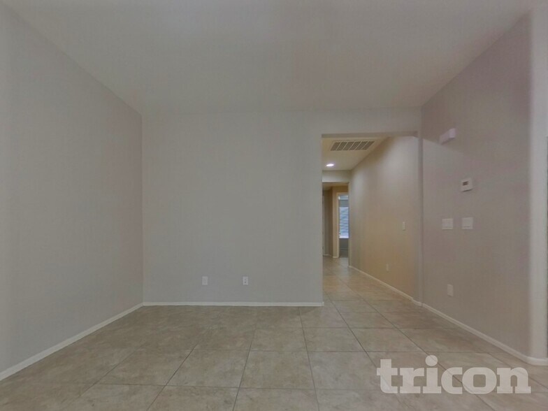 Building Photo - 21195 W Palm Ln