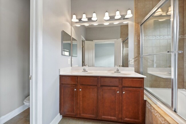 Building Photo - 3 BEDROOM, 4 BATHROOM TOWNHOME AVAILABLE MARCH 15th SUMMERFIELD RESIDENCES AT VICTORY PROMENADE!