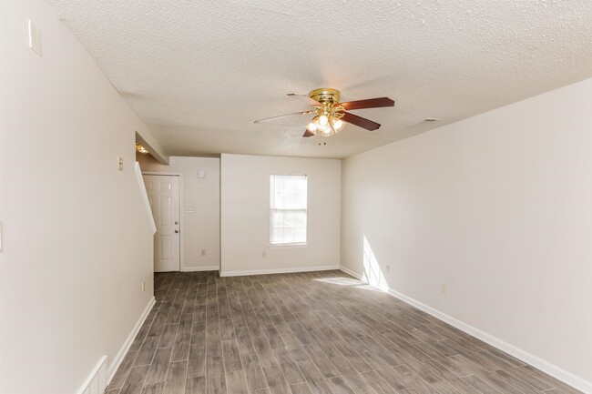 Building Photo - 4490 Cedar Ridge Ln