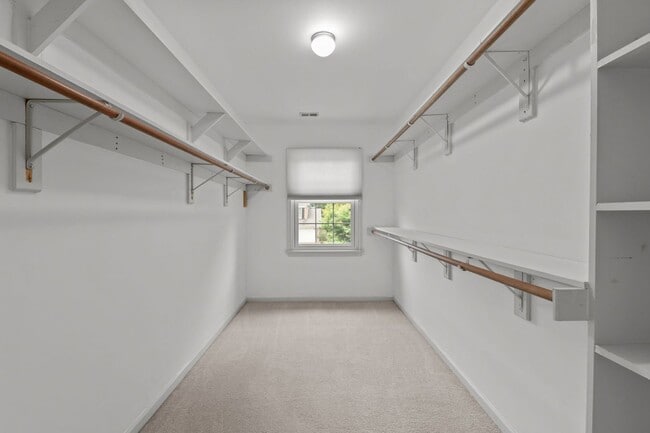 Building Photo - Your Dream Home Awaits!