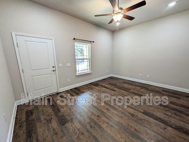 Building Photo - 7799 Ira Dr