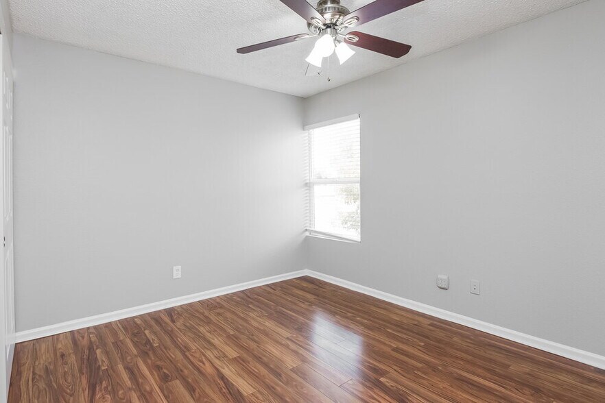 Building Photo - 841 E Manor Dr