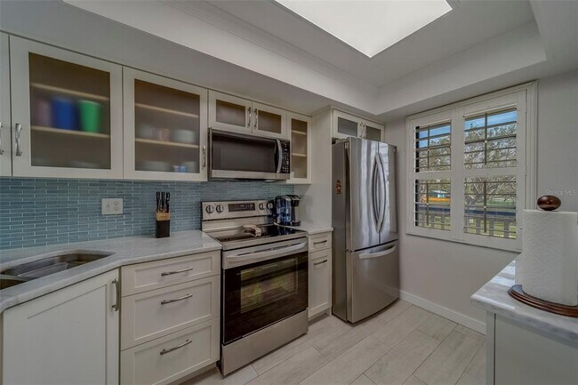 Building Photo - 11650 Capri Cir S