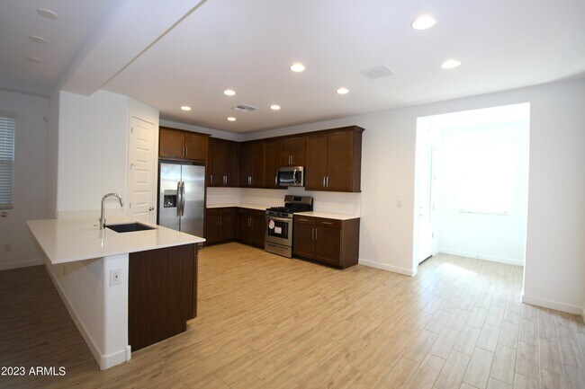 Building Photo - 12463 W Kaler Dr