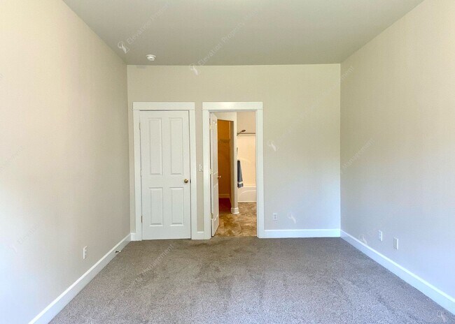 Building Photo - Charming Updated Home in Bend’s Old Farm D...