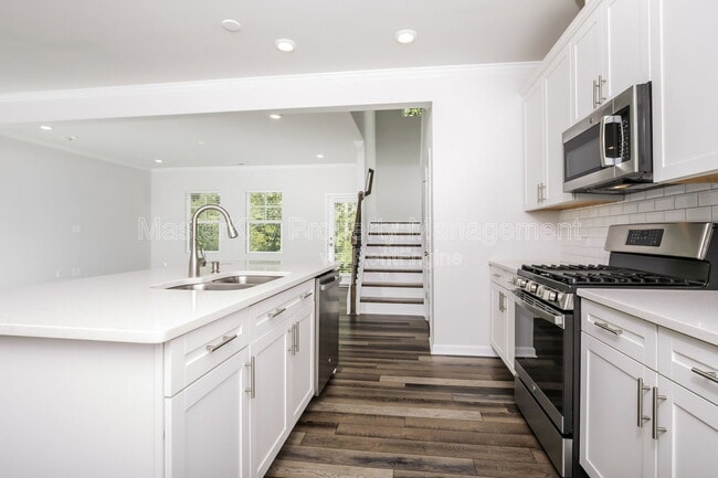 Building Photo - 2061 Caen St