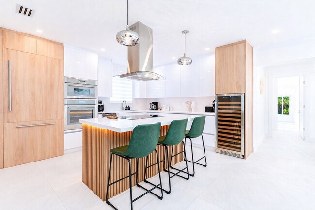 Building Photo - 616 NE 16th Terrace