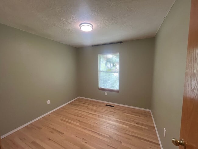 Building Photo - Sit Back, Relax. Your New home Awaits.