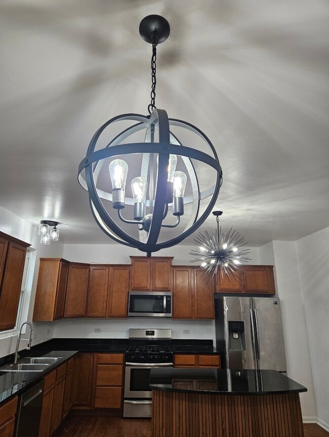 Building Photo - 838 Avalon Way