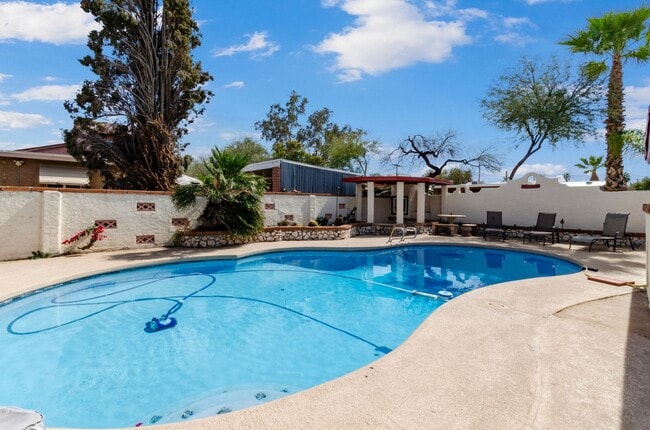 Building Photo - Available March 1, 2026. Updated 2 Bedroom 1.5 Bath Duplex with private dedicated pool.