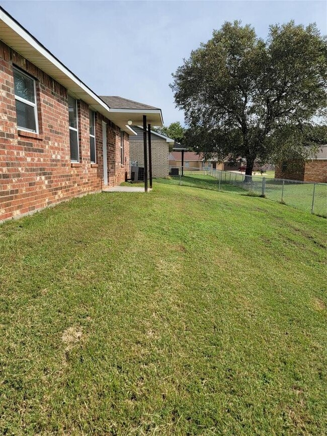 Building Photo - Spacious 3-2-2 in Granbury ...Coming soon.