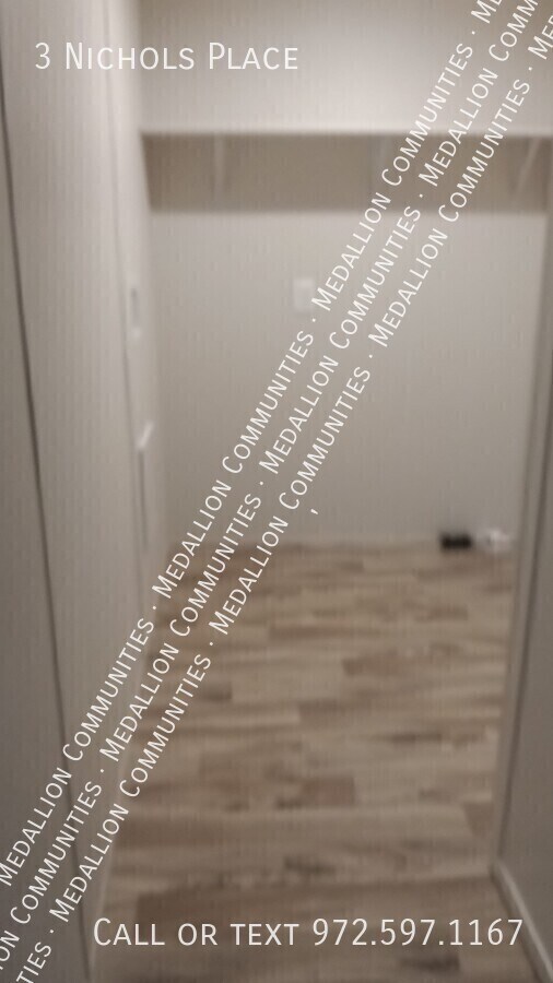 Building Photo - 3 Nichols Pl