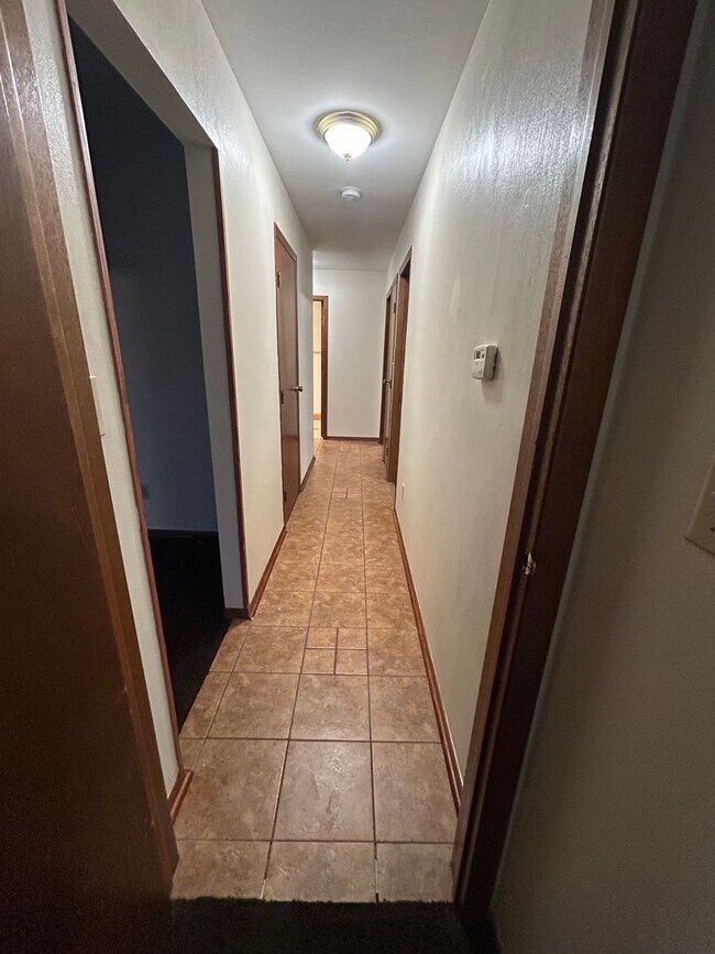 Building Photo - 3 Bedroom 2 Bath Ranch Style Home in Forest Park