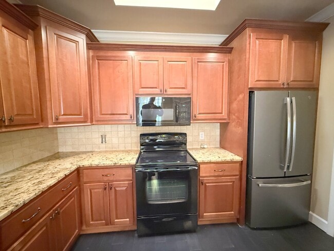 Building Photo - 15047 Ashmont Blvd SE