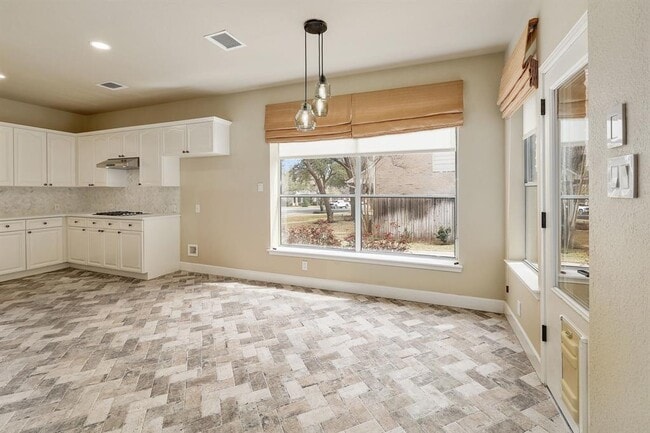 Building Photo - 8216 Fern Bluff Ave