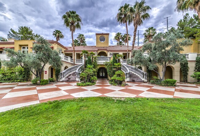 Building Photo - 270 E Flamingo Rd