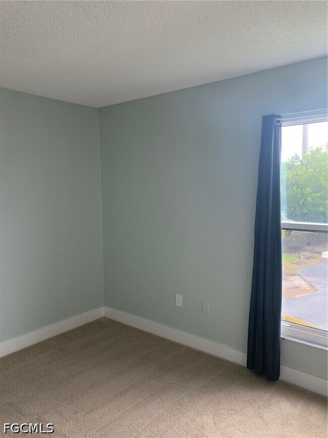 Building Photo - 8849 Somerset Blvd