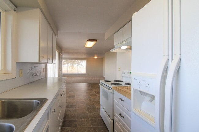 Building Photo - 2 Bedroom, 1 Bath + an Office Home in North Pasco