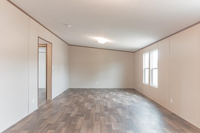 Building Photo - 104 E Castleshoals Dr