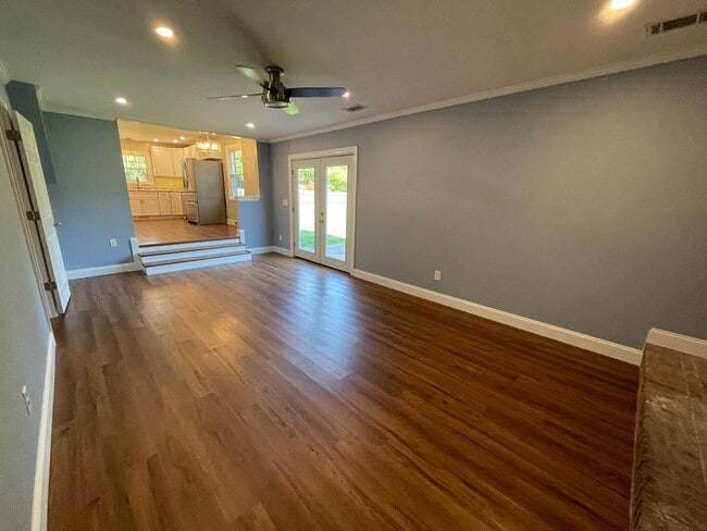 Building Photo - Updated 4 bedroom 3 bathroom home in Castle Hayne!