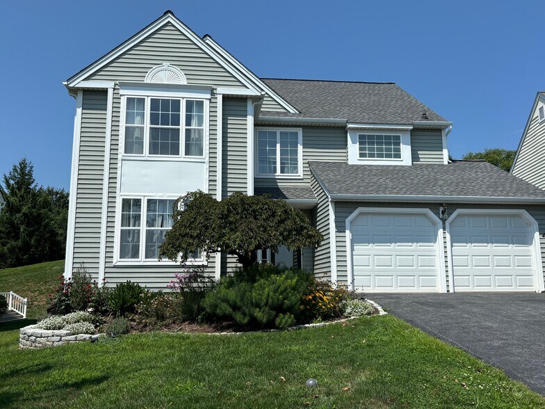 Primary Photo - 418 Carpenters Cove Ln