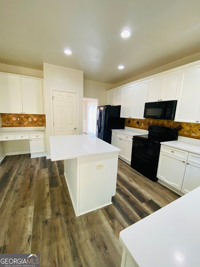 Building Photo - 33 Tall Timbers Cir