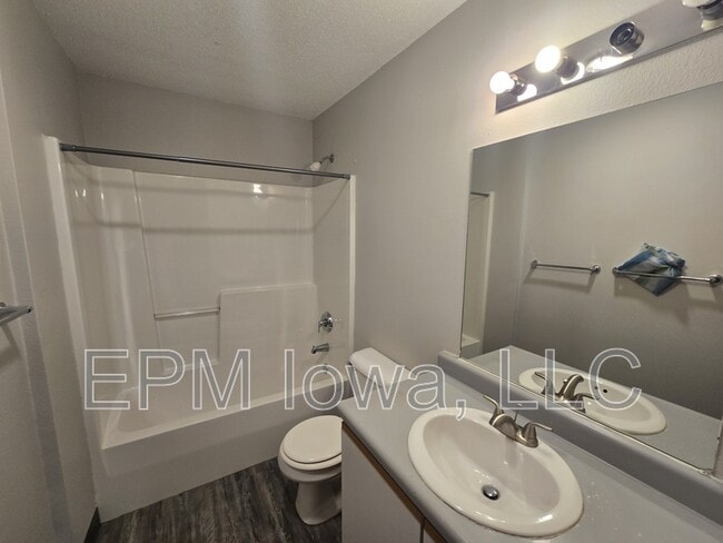 Building Photo - 64 Miller Ave SW