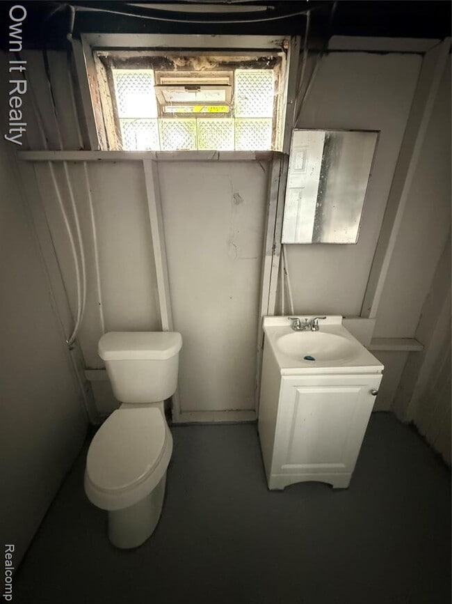 Building Photo - 18705 Avon Ln