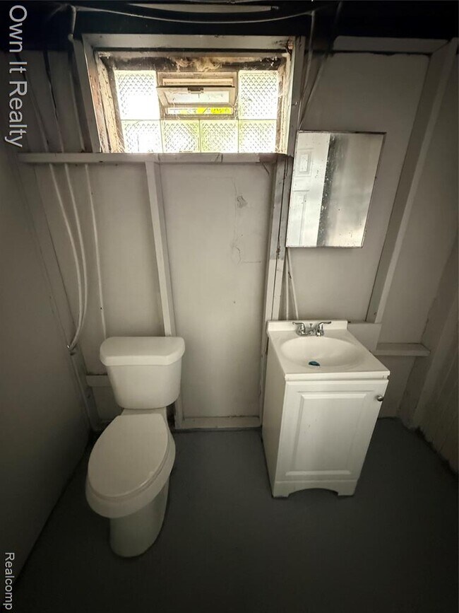 Building Photo - 18750 Avon Ave