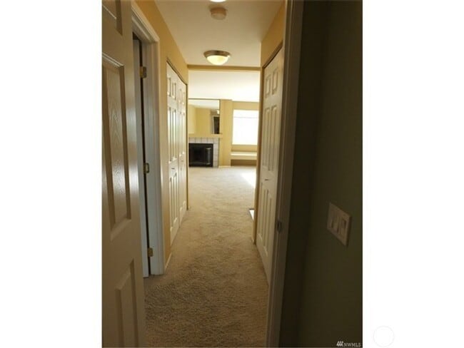 Building Photo - 1Bd/1Ba Bellevue Condo
