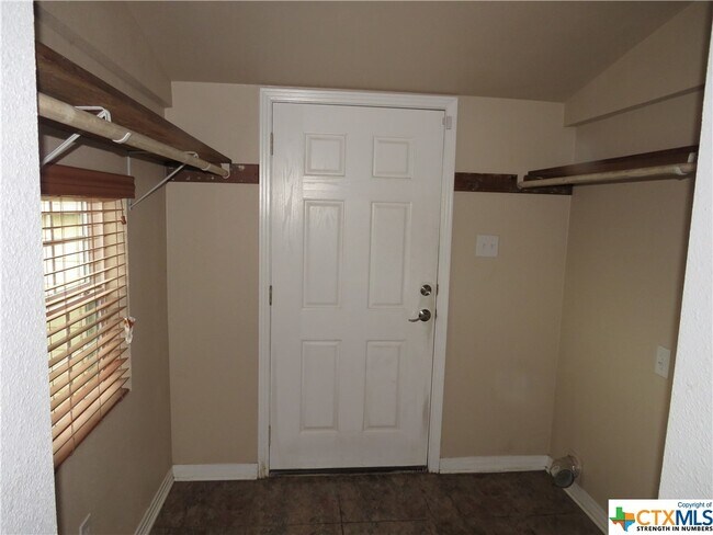 Building Photo - 2116 W Avenue D