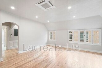 Building Photo - 1058 Pearl St